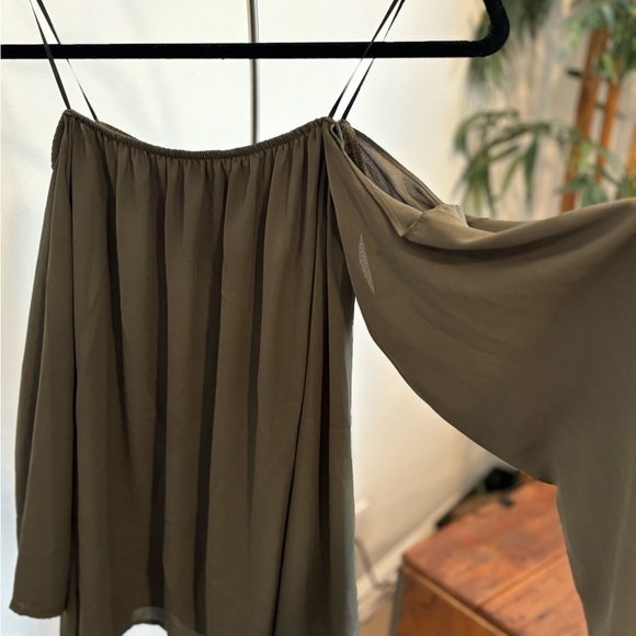 Flowy Green Off the Shoulder Shirt - Picture 2 of 2